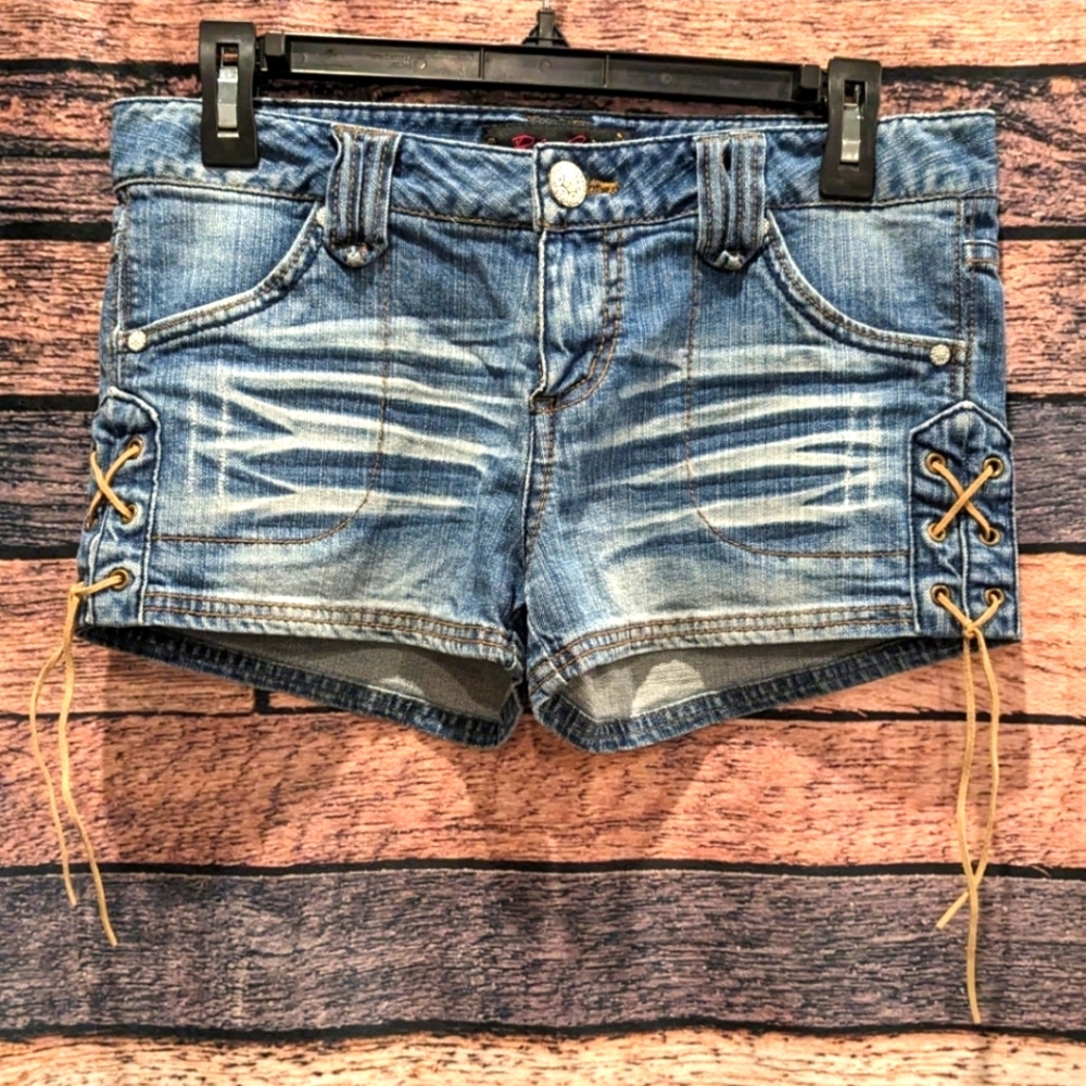 Y2K Vintage corset sides tie side denim shorts. Size 7 juniors